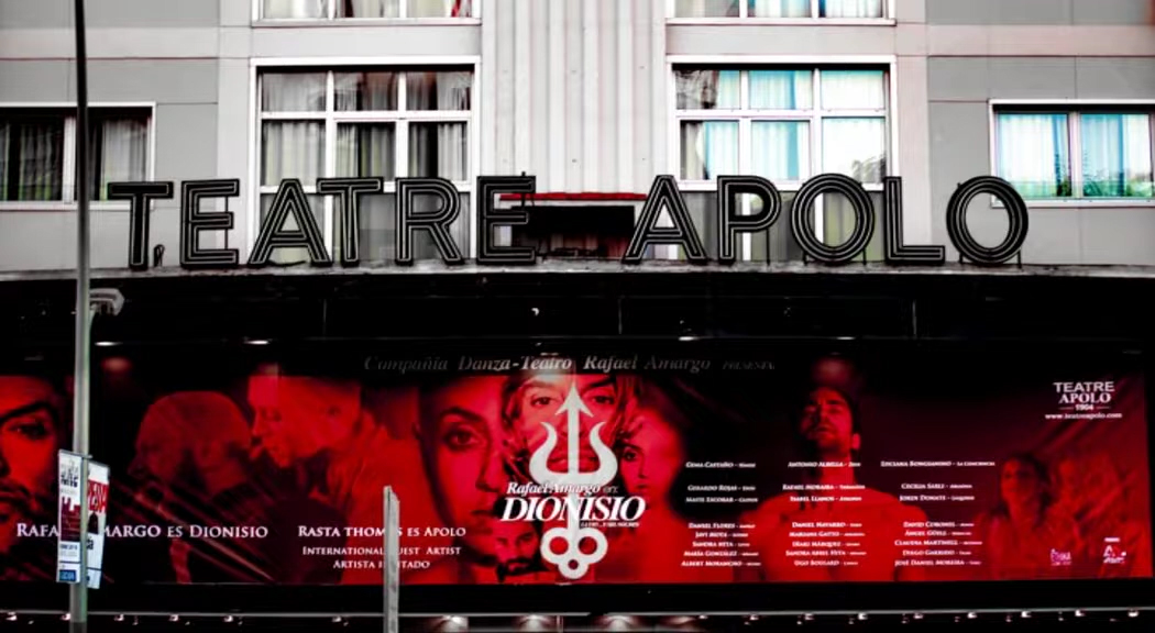 Kolja Art, pseudonimo artistico di Adriano Padella, porta nella fotografia teatrale una visione profondamente visiva, emotiva e scenografica.

Le sue immagini catturano l’essenza del gesto, l’intensità dello sguardo attoriale e la relazione tra corpo e spazio. Che si tratti di teatro contemporaneo, danza, performance art o prove di scena, Kolja Art documenta con sensibilità ogni fase della produzione, valorizzando l’energia e la narrazione del momento.

Il suo stile fonde fotografia documentaria e fine art, con attenzione alla luce teatrale, al movimento e alla composizione. Un approccio ideale per attori, registi, compagnie teatrali, performer e festival che cercano immagini potenti, evocative e autentiche.

